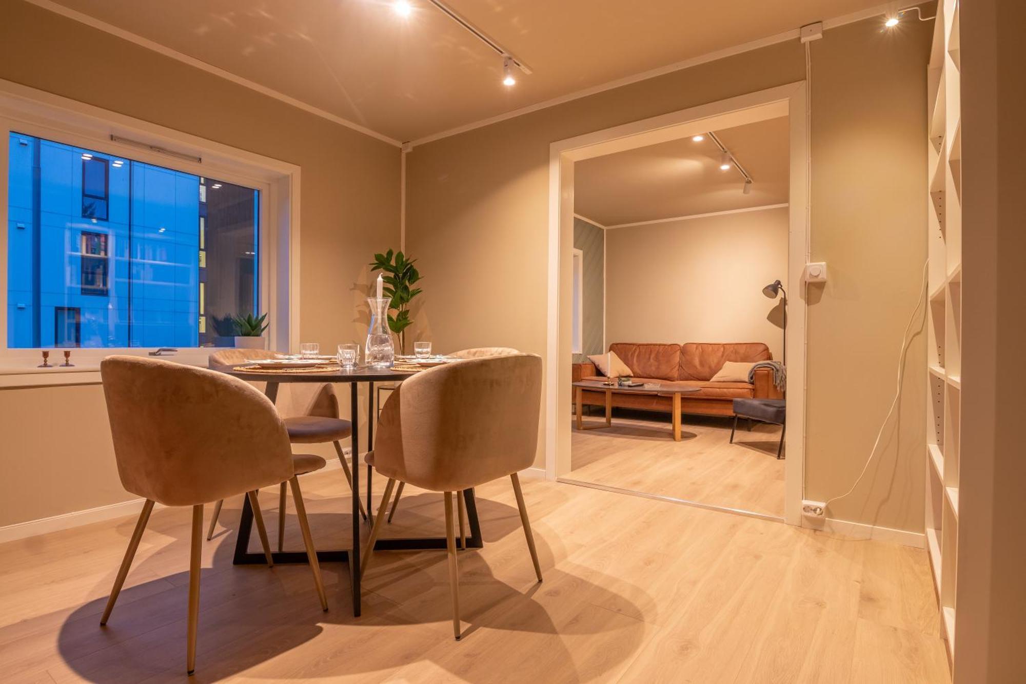 Cozy And Spacious Apartment In City Centre トロムソ エクステリア 写真