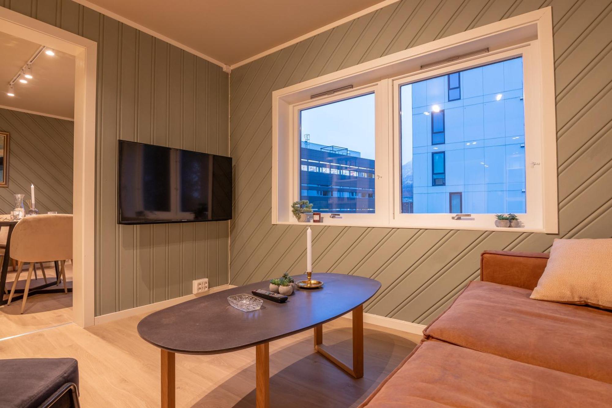 Cozy And Spacious Apartment In City Centre トロムソ エクステリア 写真